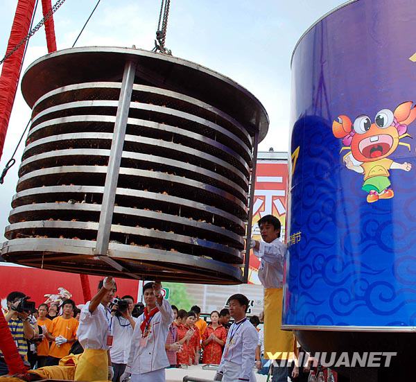 蘇州一口大鍋蒸出2009只大閘蟹