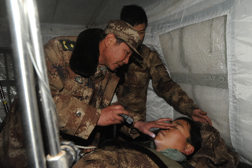 守護雪域高原，朵朵生命之花——記西藏軍區(qū)副司令員兼西藏軍區(qū)總醫(yī)院院長李素芝