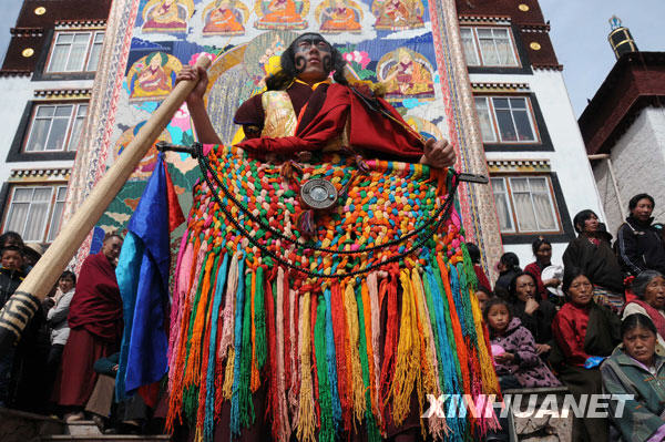 西藏昌都舉行迎請強巴佛大型佛事活動[組圖]