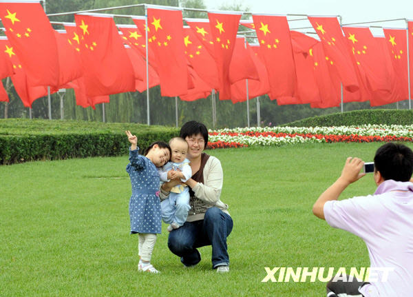 國旗“旗陣”成為北京街頭新景觀